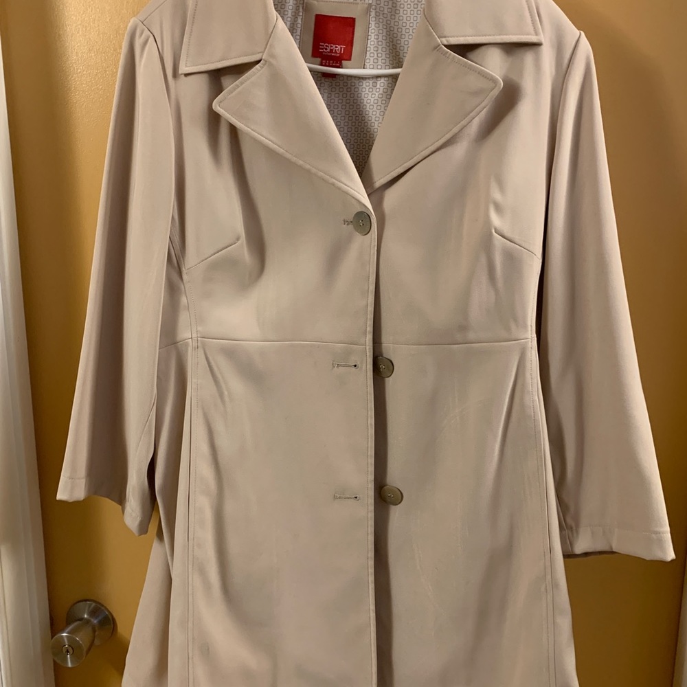 Tan Esprit raincoat barely worn XL